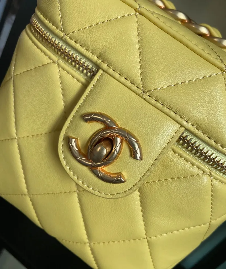 CHANEL size 16.5/16.5/15