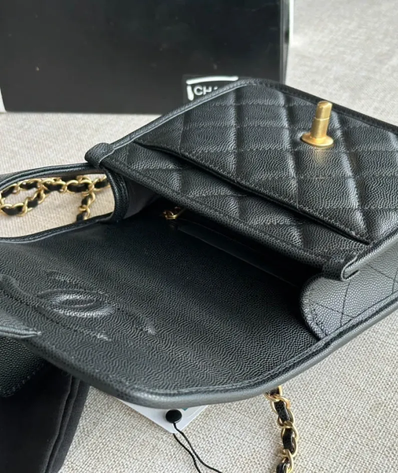 CHANEL tofu bag Model: AS3653#. Size: 25 X21.5 X7 cm 3652# 17 X20.5 X6 cm