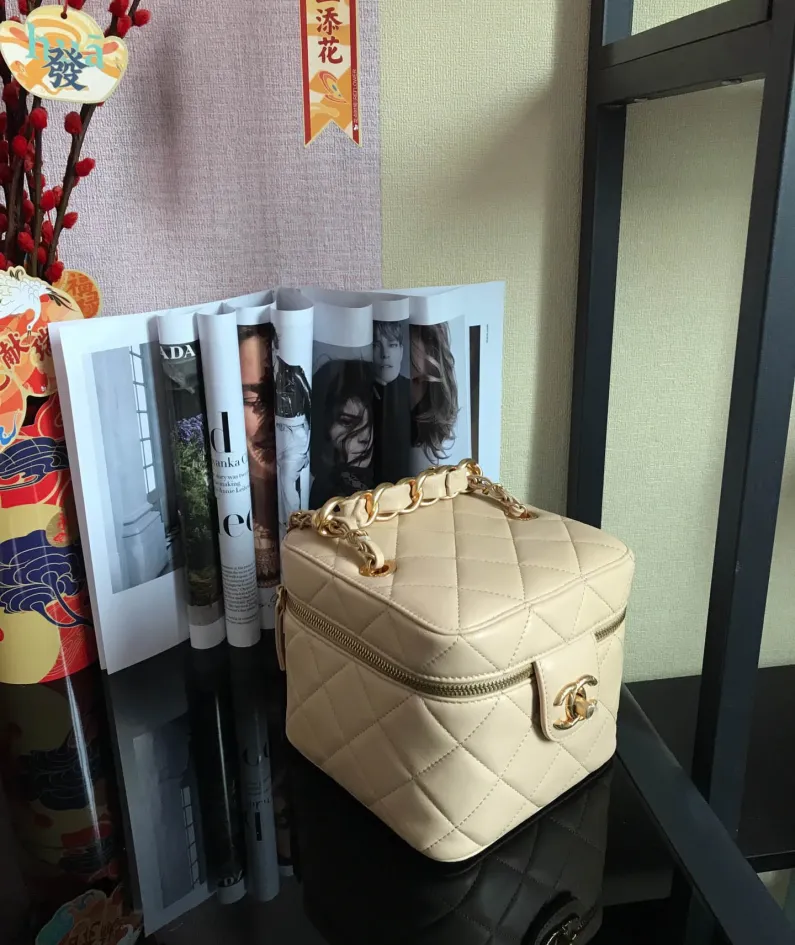 CHANEL Size: 16.5*16.5*15