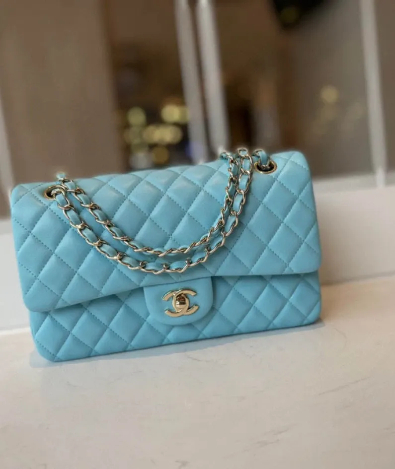 classic flap lambskin light gold buckle classic flap size:25cm