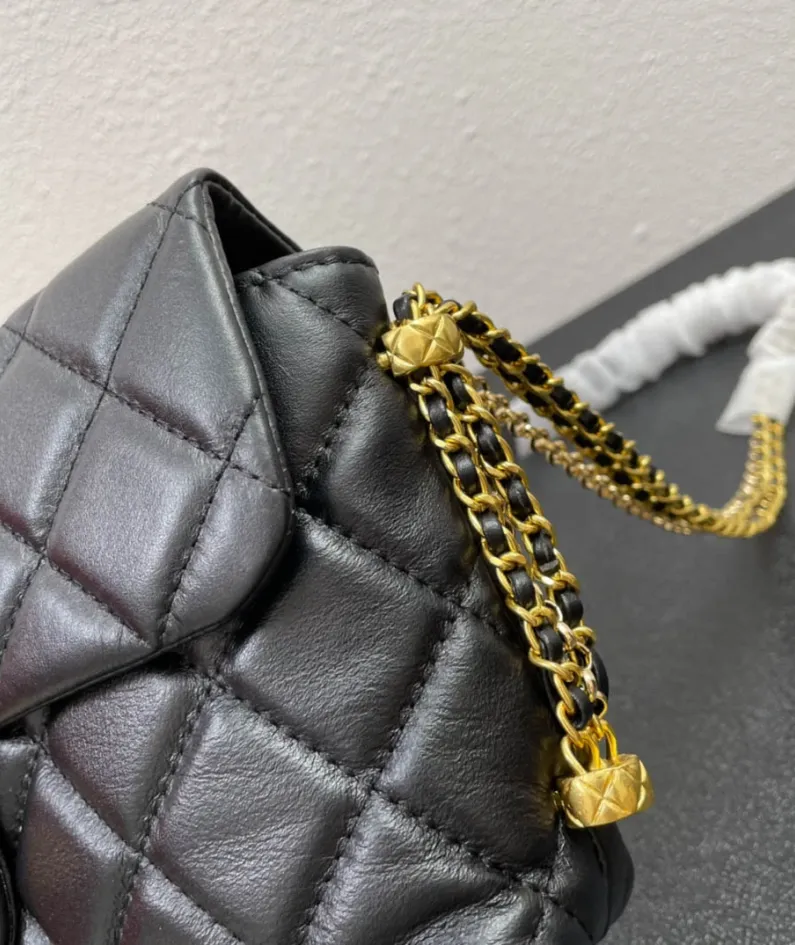Chanel Small Square Bag Style: 6008 Size: 26*16*5.5
