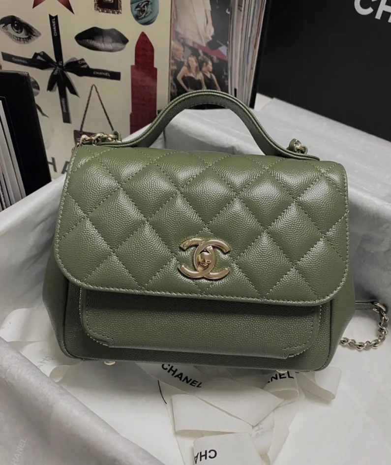 CHANEL Pearl Ball Size: 19x7x14cm No. 93749 Matcha Green