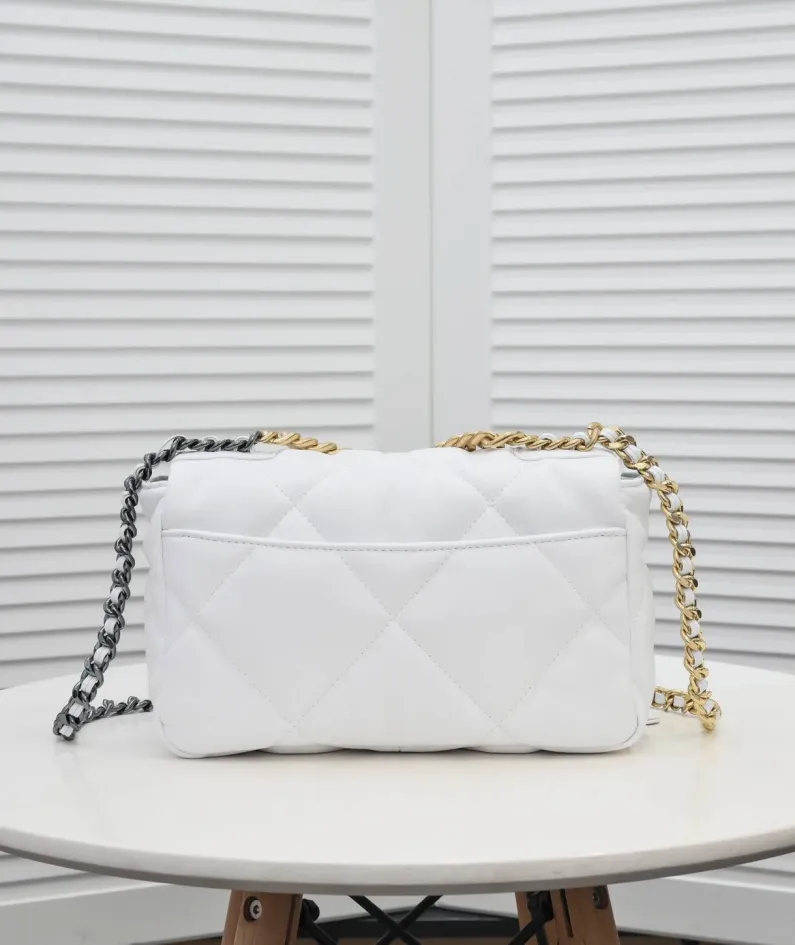 Chanel Style: 9010 Size: 26*16*10cm.