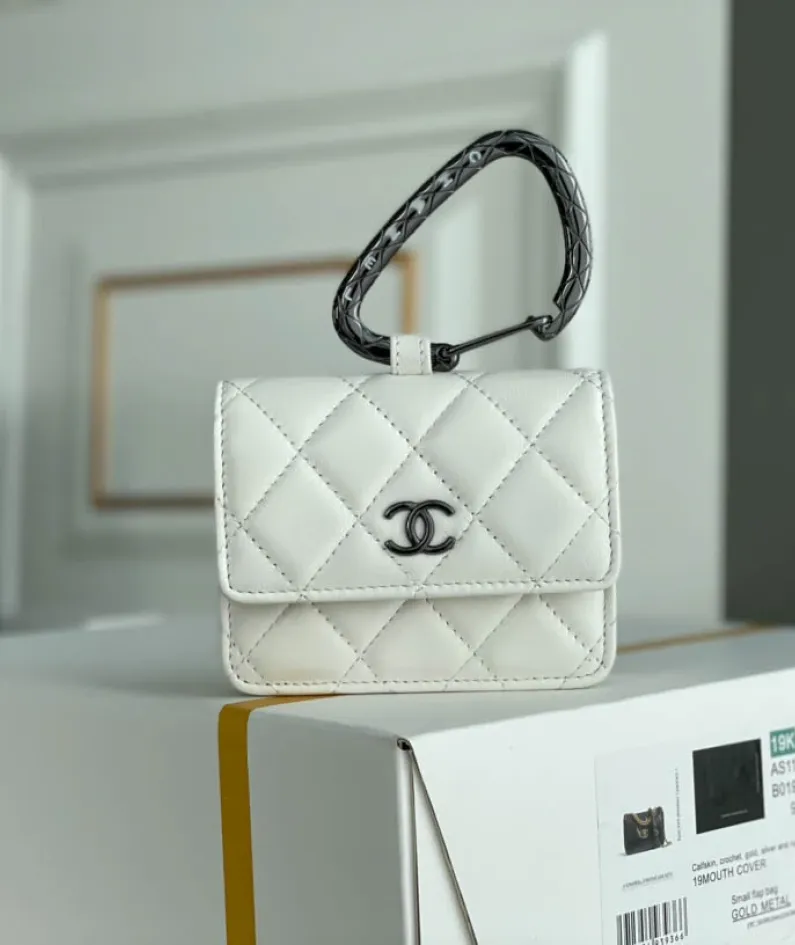 Lambskin Size: 9cmx11cmx3.8cm