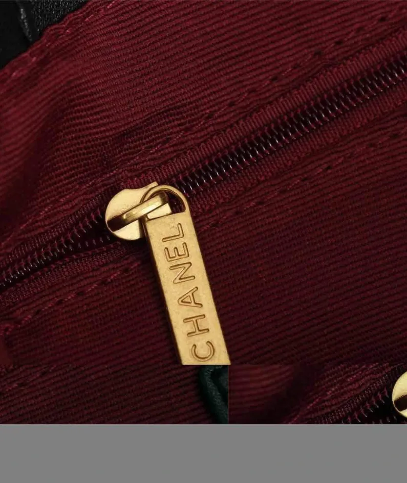 Chanel size 22*29*6