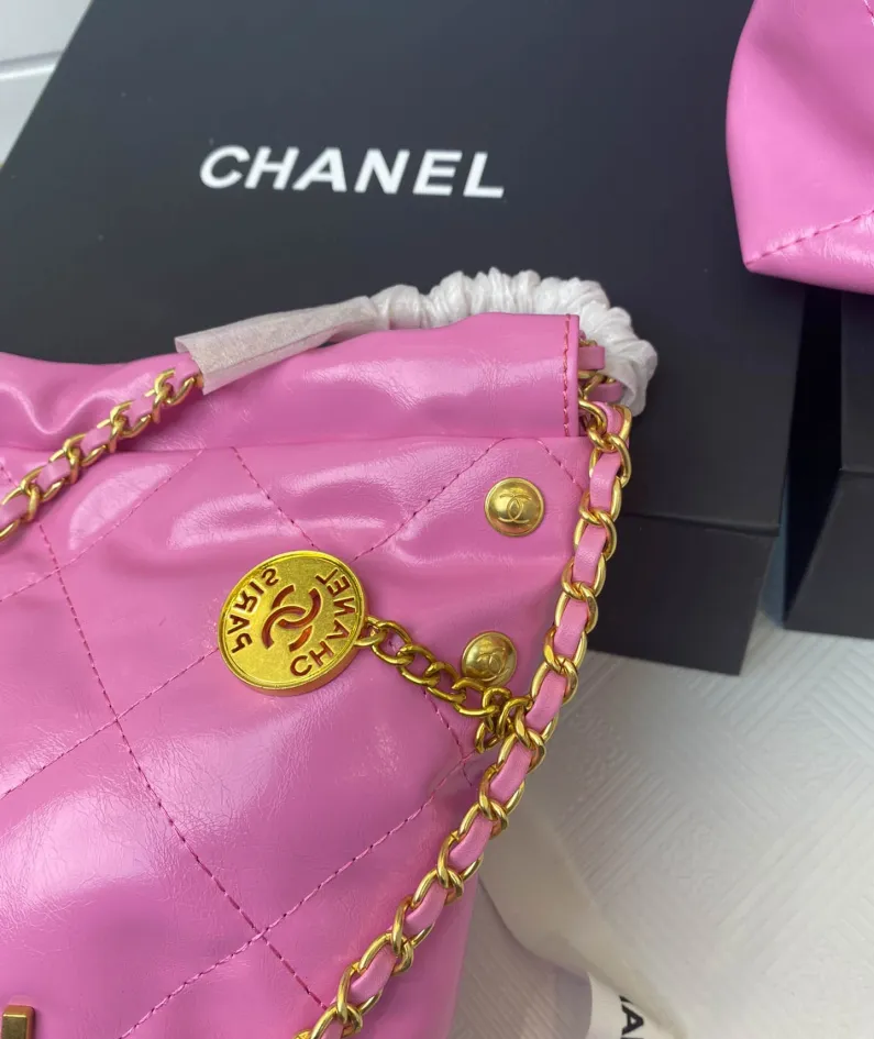 Chanel Underarm Bag Model: 8828 Size: 30*27*7 40*33*8