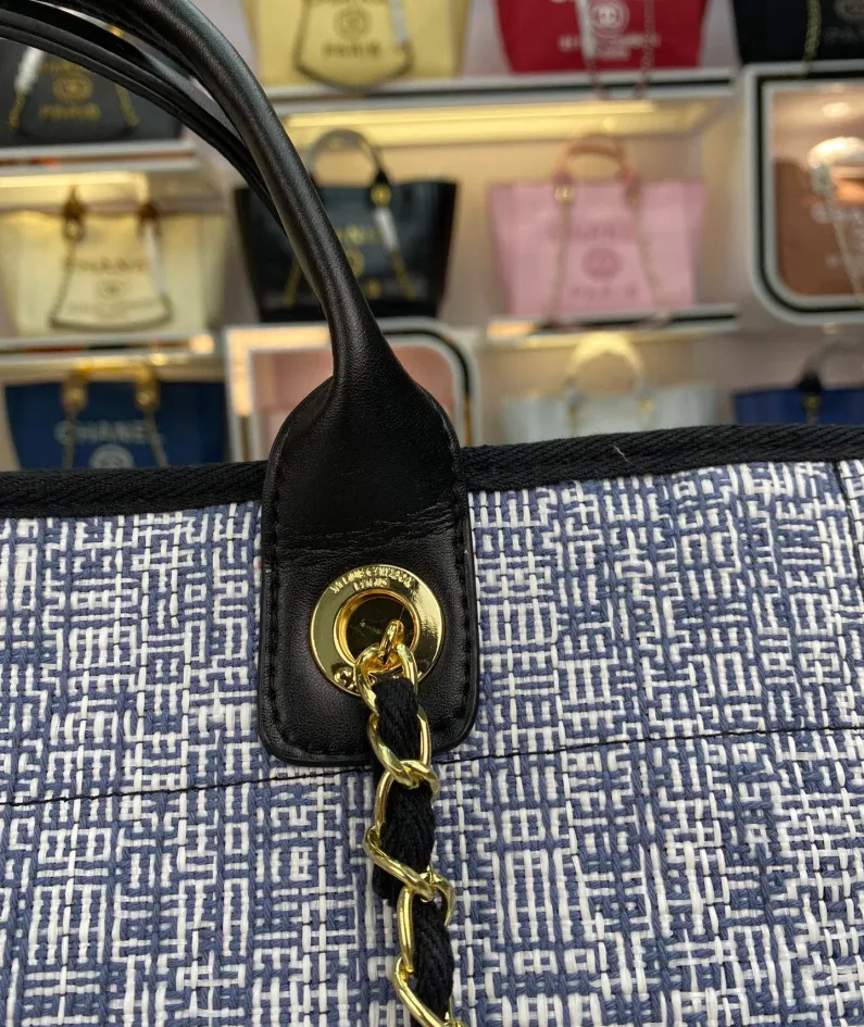 Chanel One Shoulder Handbag Size: 38*30*20 Style: 8820