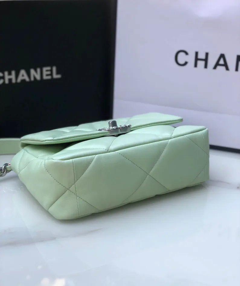 Chanel Model: S1160 Size: 26cm