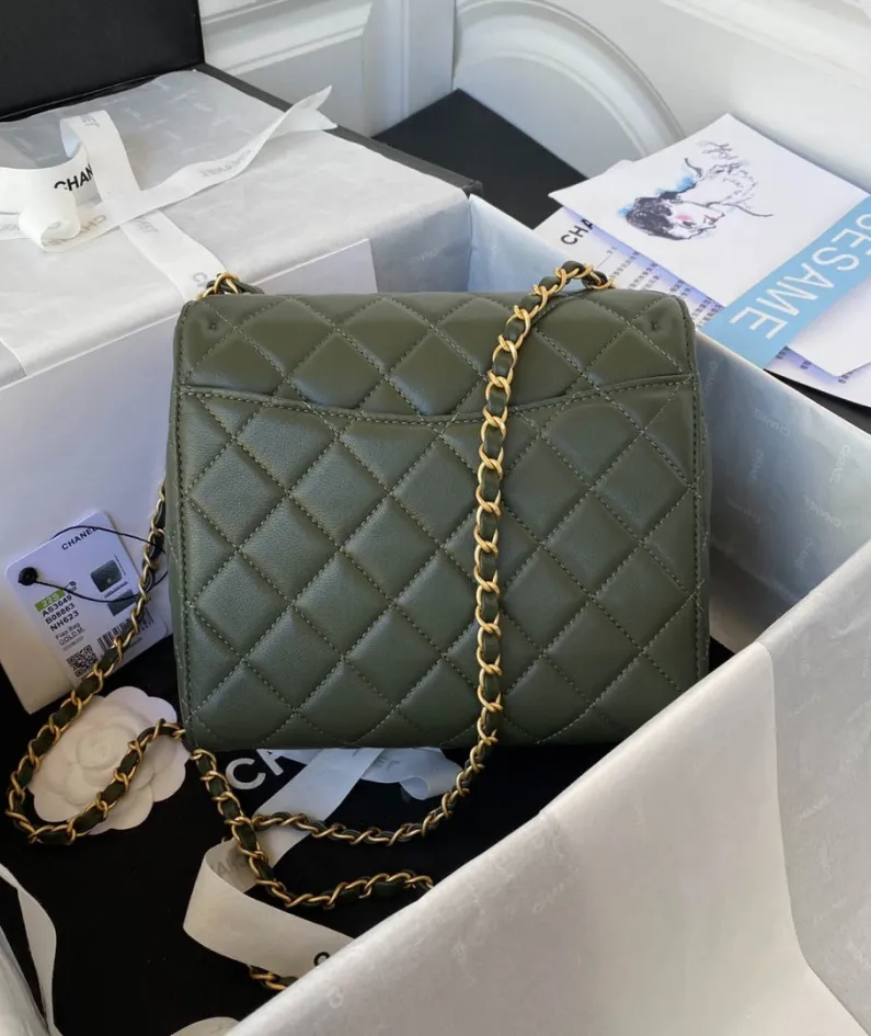 Chanel sheepskin size: 18X19.5X9.5cm