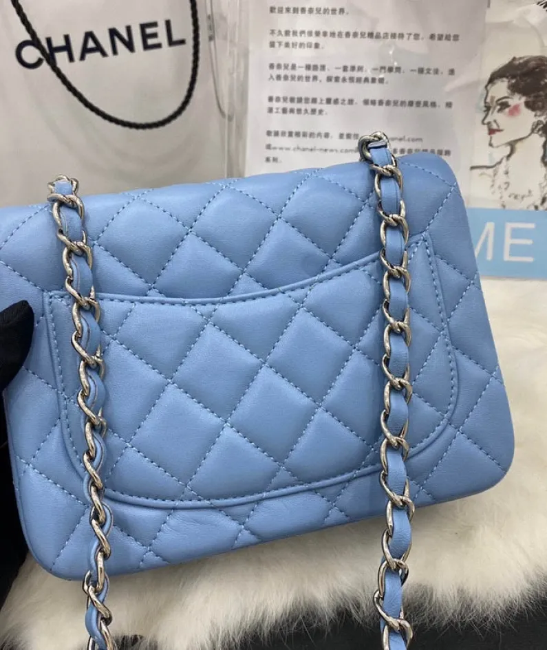 classic flap lambskin light gold buckle classic flap size:17cm