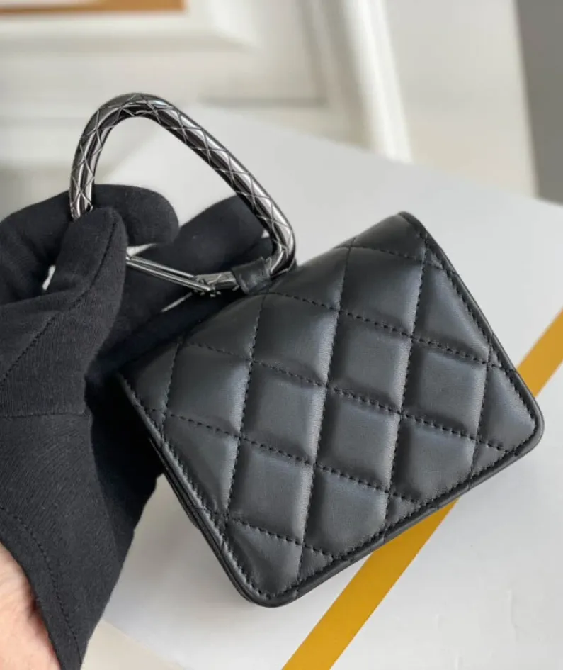 Lambskin Size: 9cmx11cmx3.8cm