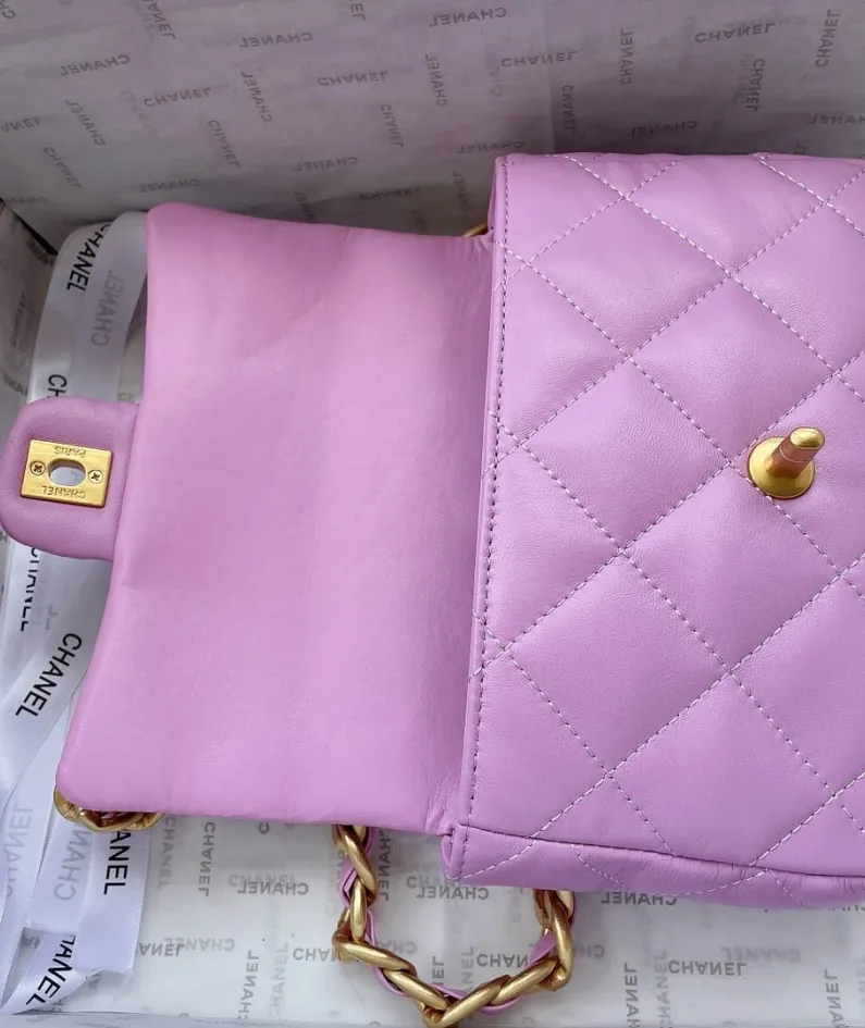Chanel size: 21x12cm
