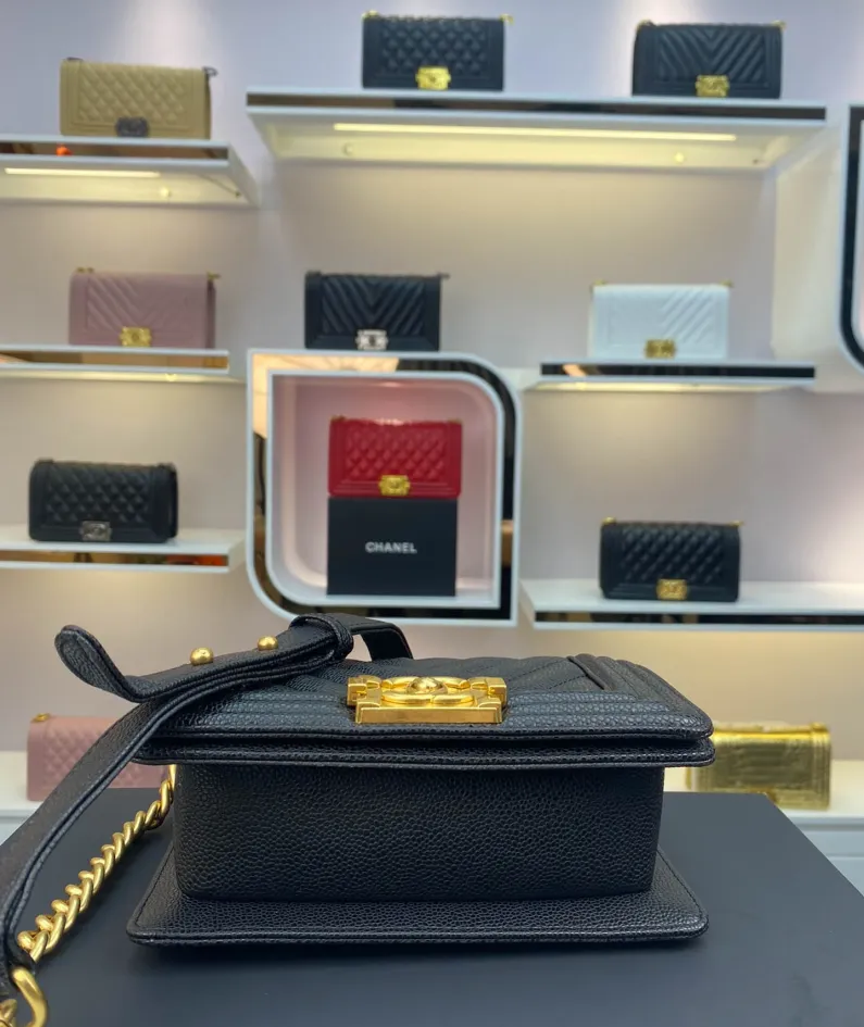 Gold Buckle Calfskin Size 20*12*7cm Model Number: 67085