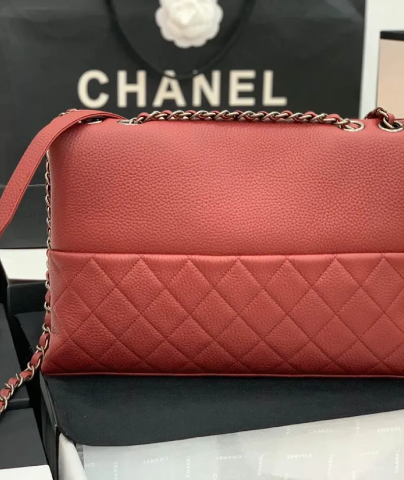 CHANEL shoulder bag Model 8095# Size: 32X7.5X19CM