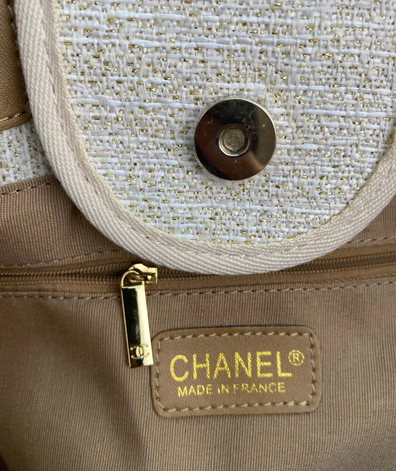 Chanel One Shoulder Handbag Size: 38*30*20 Style: 8820