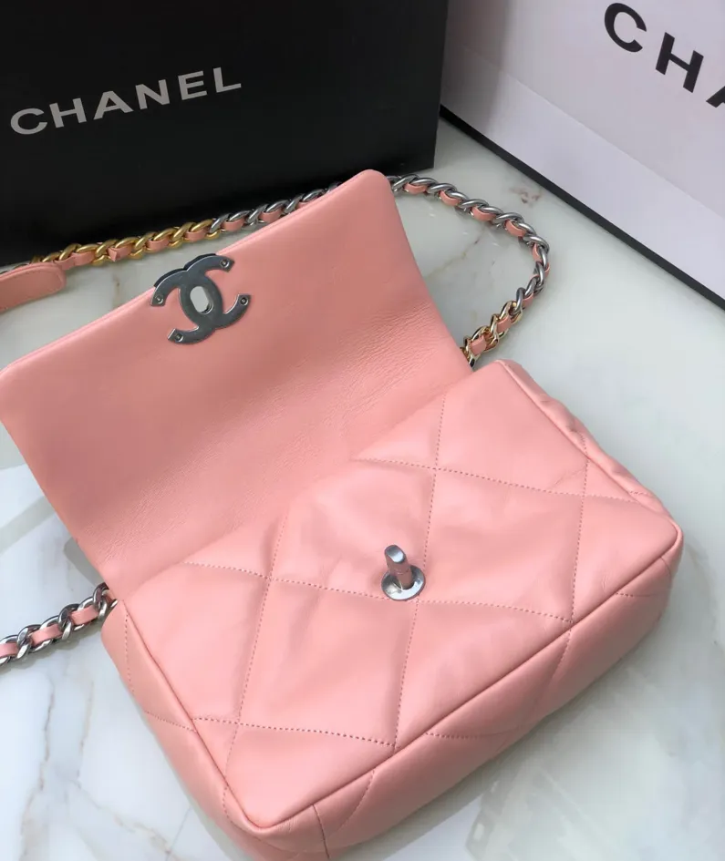 Chanel Model: S1160 Size: 26cm