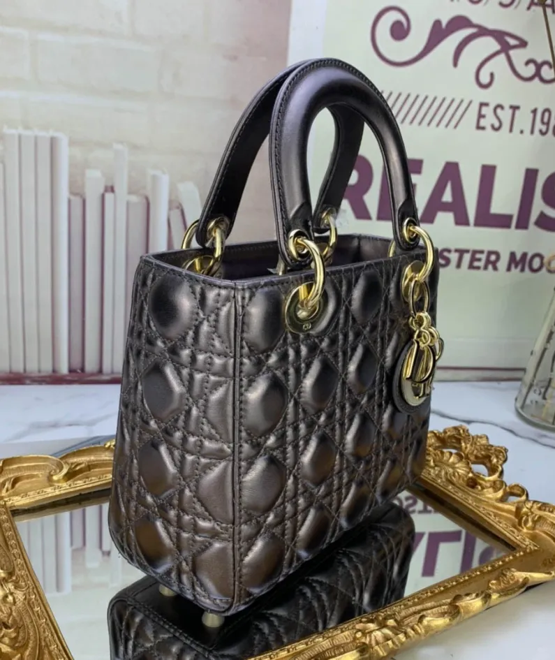 Model: D6806 Size: 20 x 16.5 x 8 cm