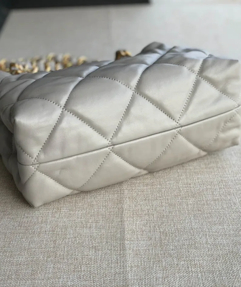 CHANEL shoulder bag Model: AS3502 Size: 24X29X10Cm