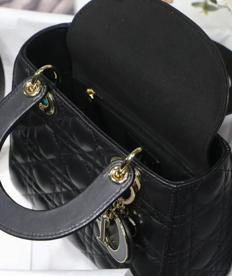 Size: 20x16.5x 8cm