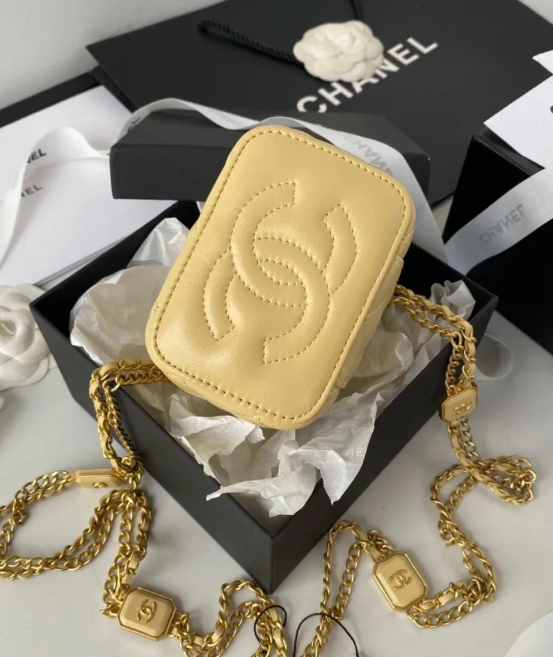 Chanel size: 11*8.5*7cm