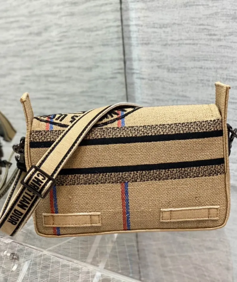 size:23*15*8cm