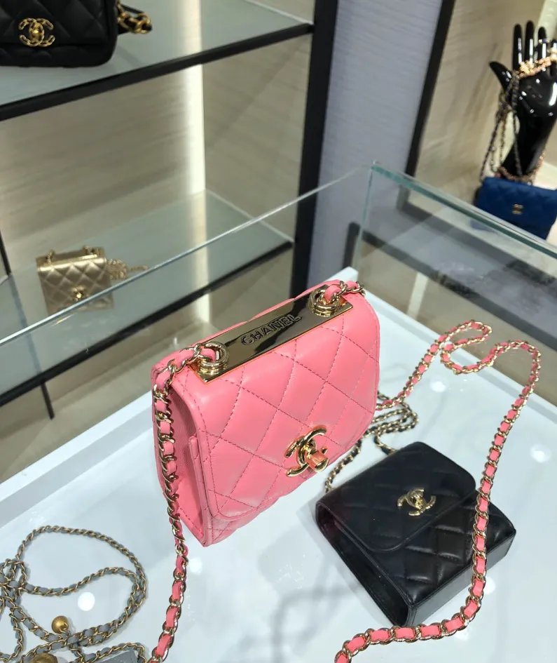 Coin Purse Lambskin Size: 11*11*5 A81633Y