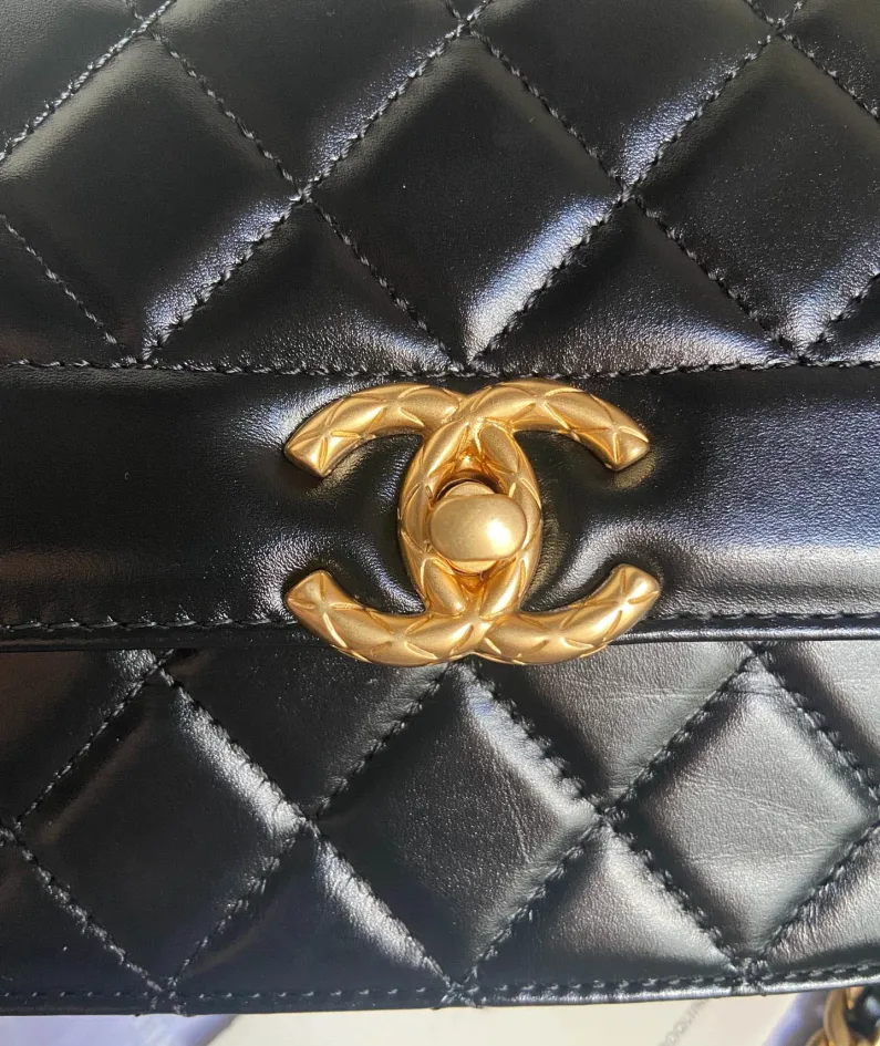 Chanel size: 23cm