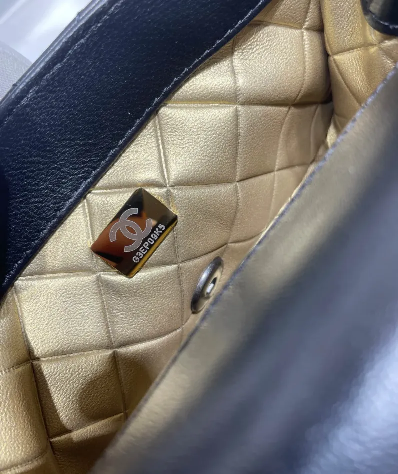 Gold leather rhombus bag Size: 11x19x8cm