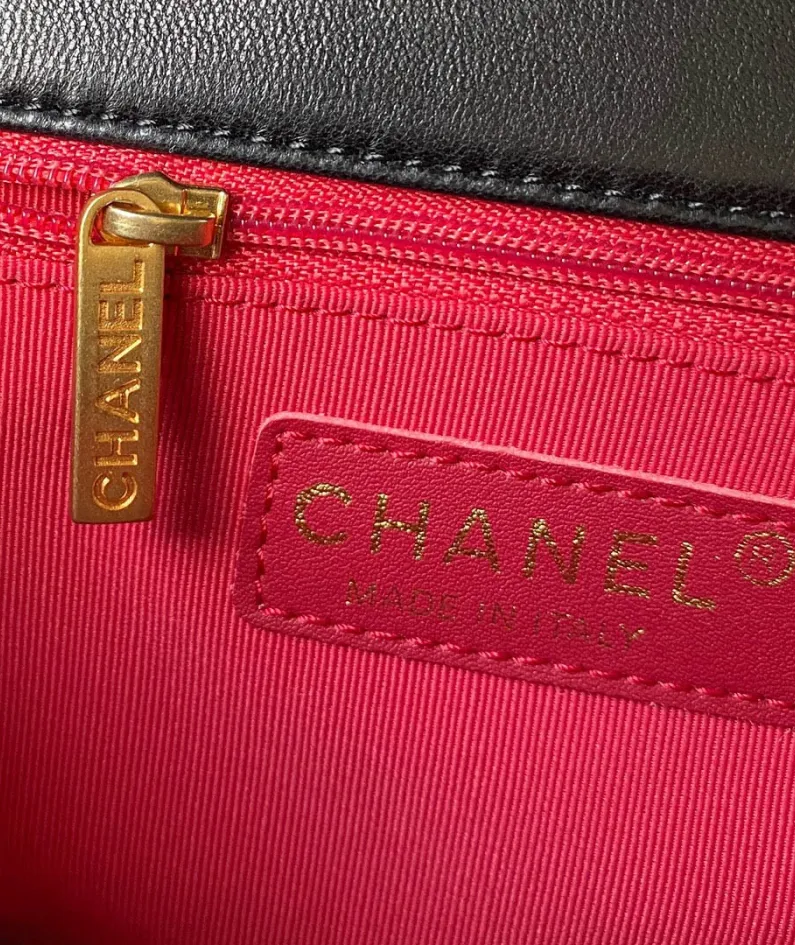 Chanel Model: AS2496 Size: 22cm