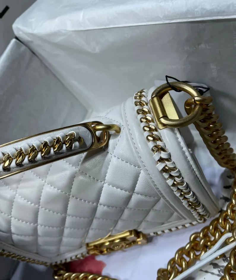 CHANEL Size: 20