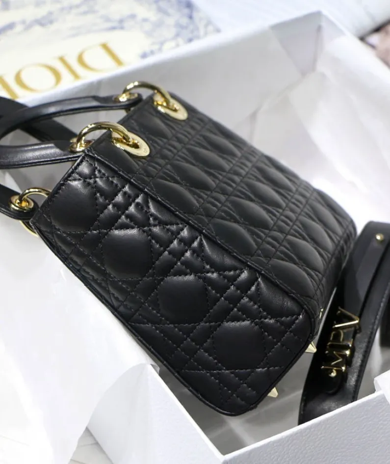 Size: 20x16.5x 8cm