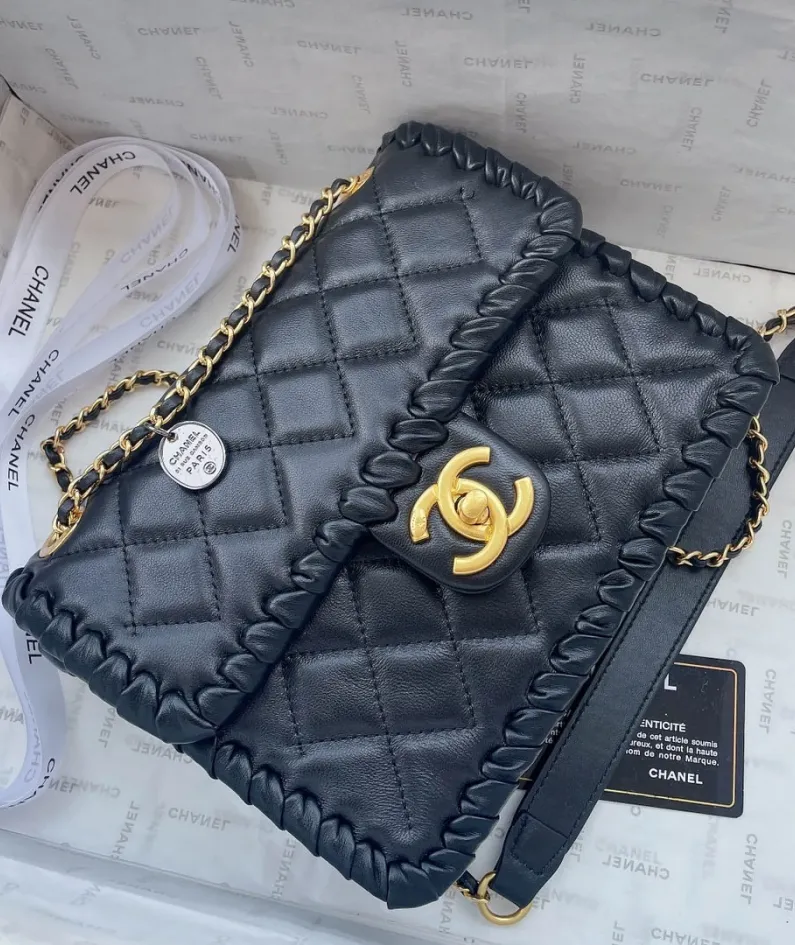 Chanel Tofu Bun Size: Large 22x17cm Style: 1020