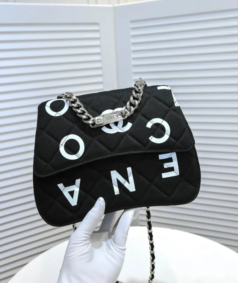 chanel Portable Size: 24/18/7