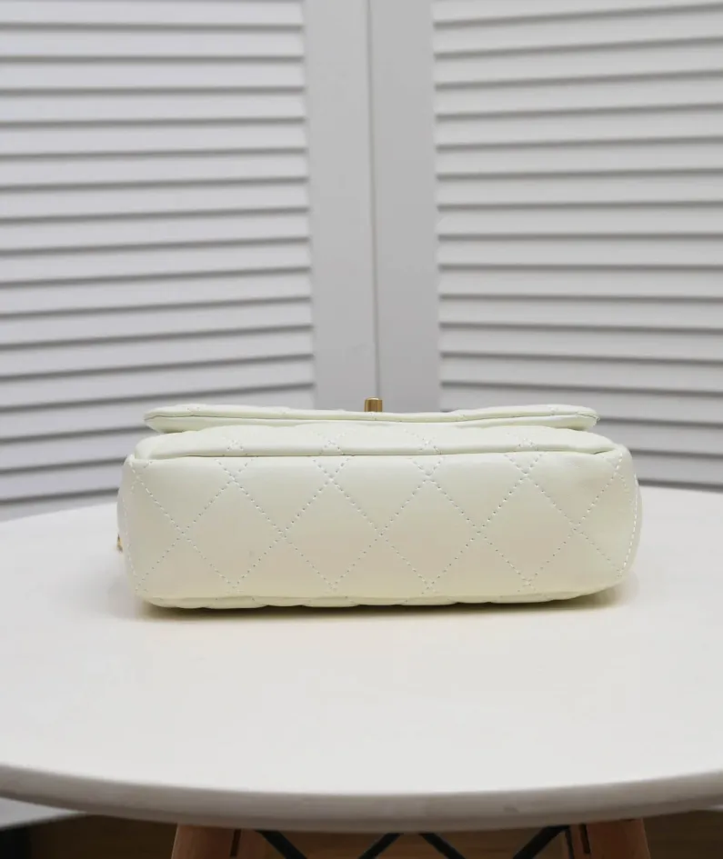CHANEL Size: 23*13*7cm