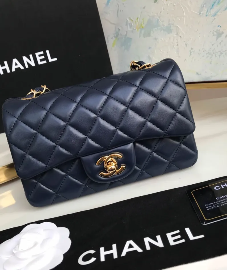Lambskin Small Bag Size:20X13x7cm Model: 1116