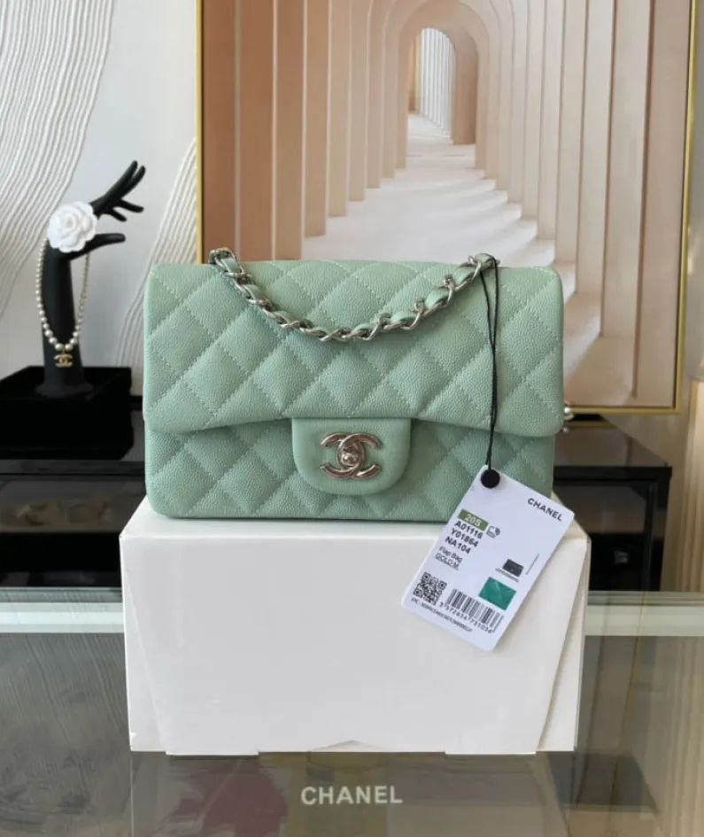Light Silver Metal Bag Size: 20cm Ident No.: 01116