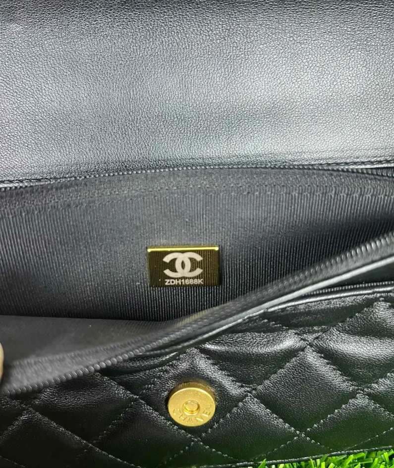 Chanel Stewardess Bag Size: 19cm Style: AP3009