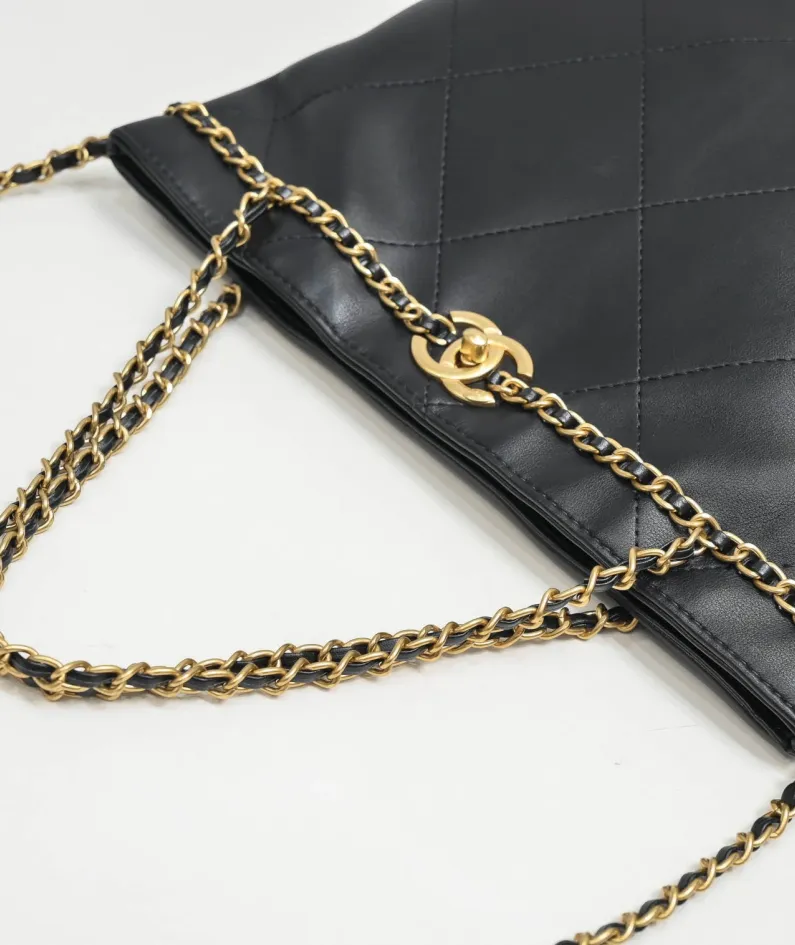 Chanel size: 22x16cm