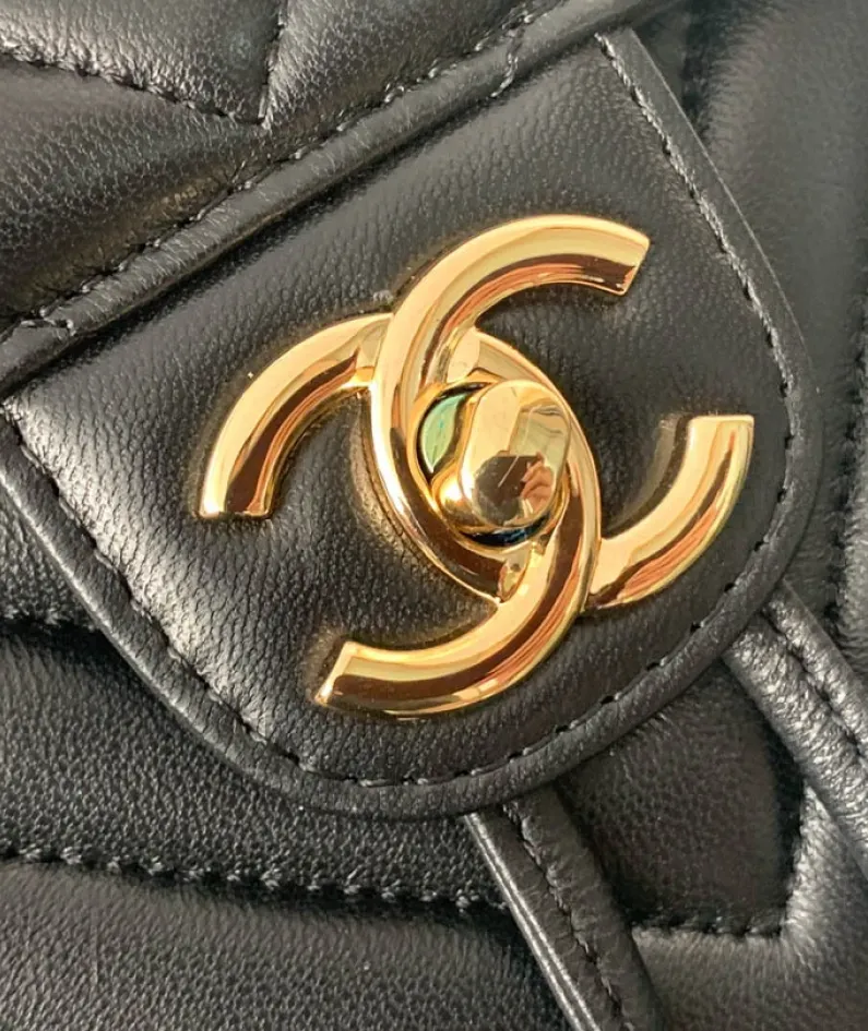 CHANEL Sheepskin Model: 91122# Size: 30X25X15CM