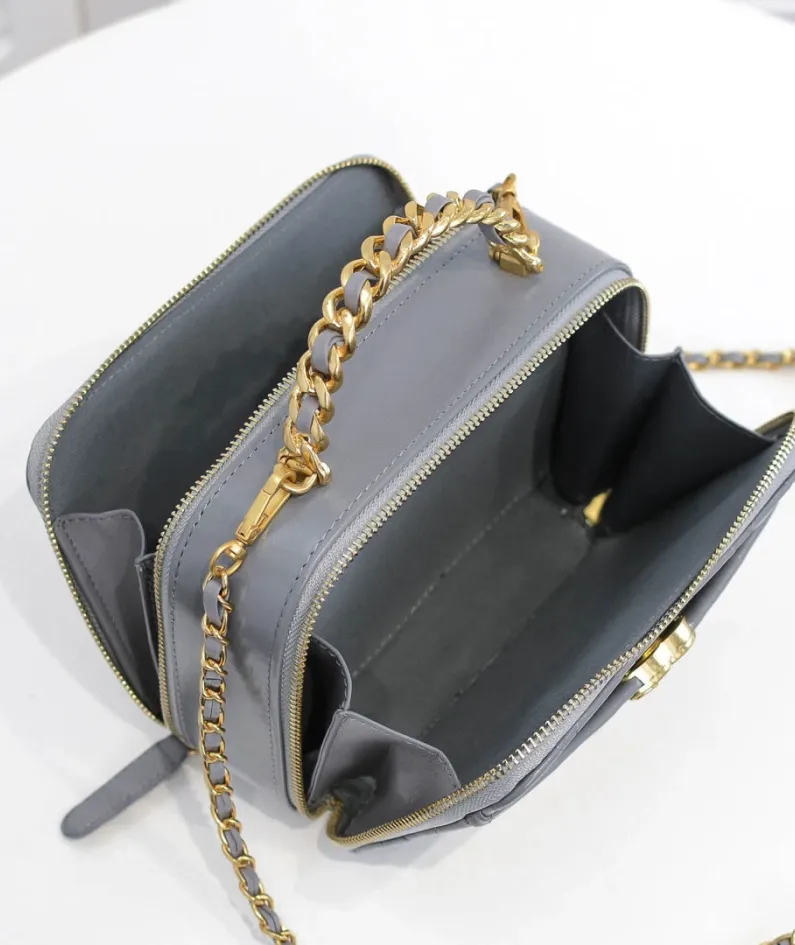 Chanel Size: Large 13.5*18.5x7.5cm Style Number: 9055