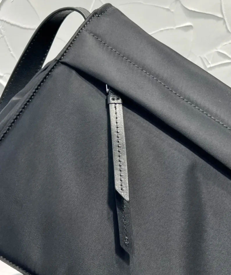 Prada Messenger Bag Size:30x21.5cm 1BD255