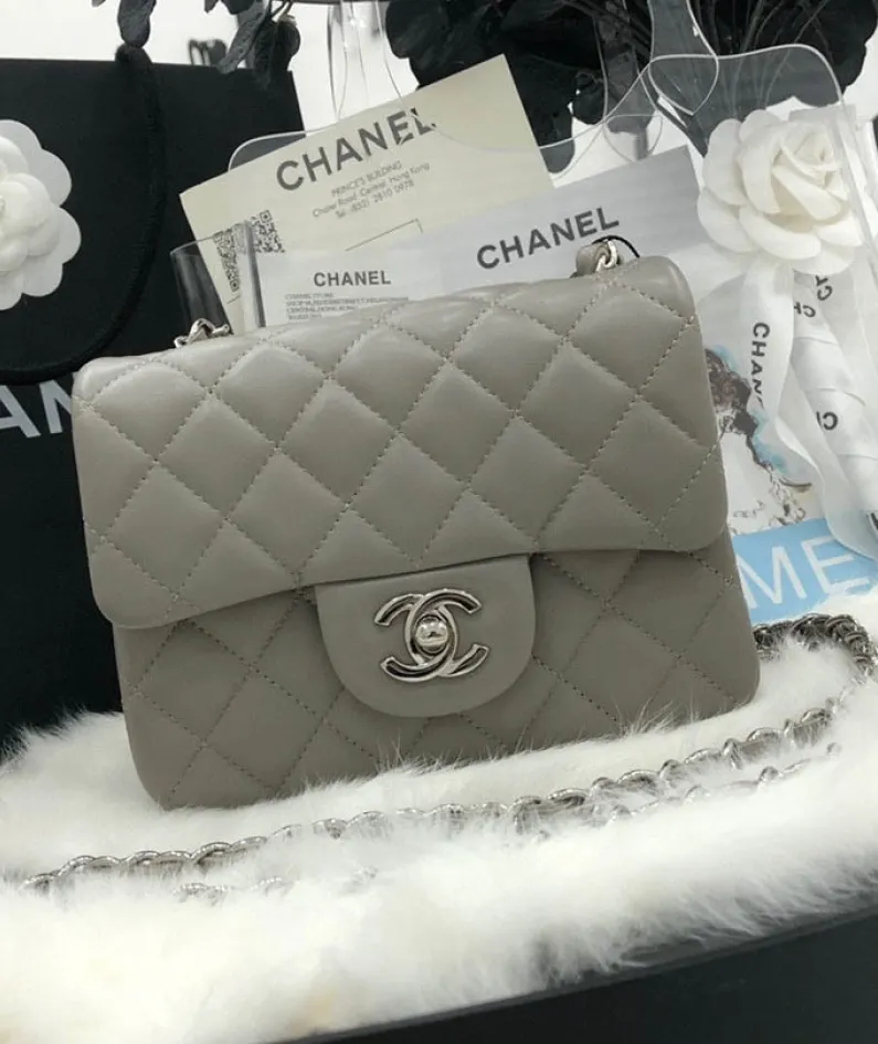 classic flap lambskin light gold buckle classic flap size:17cm
