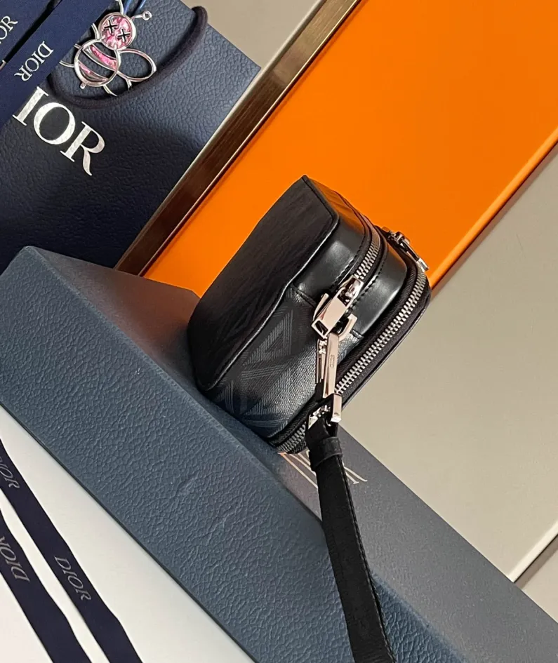 Clutch Messenger Bag Size: 17*12.5*5cm