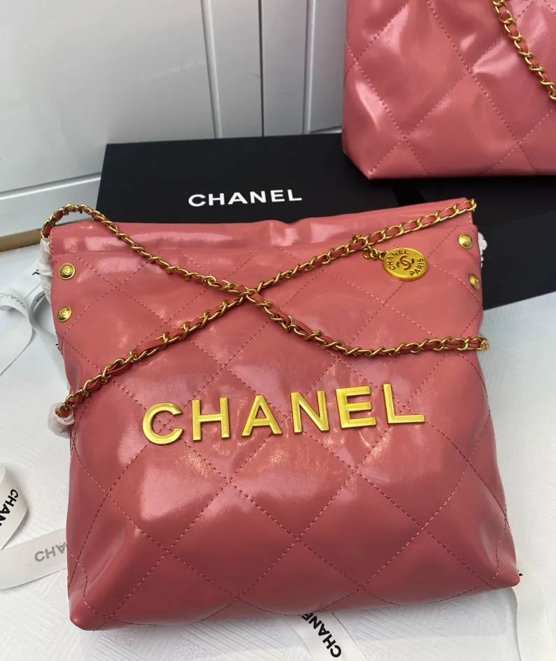 Chanel Underarm Bag Model: 8828 Size: 30*27*7 40*33*8