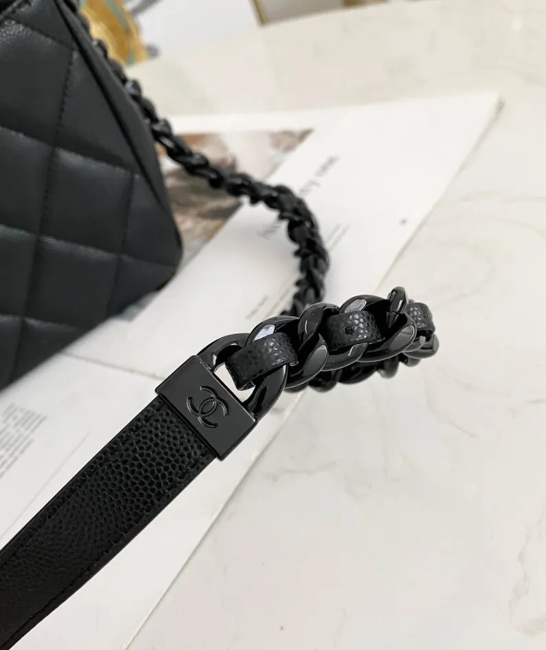 Chanel size: 11*8.5*7cm