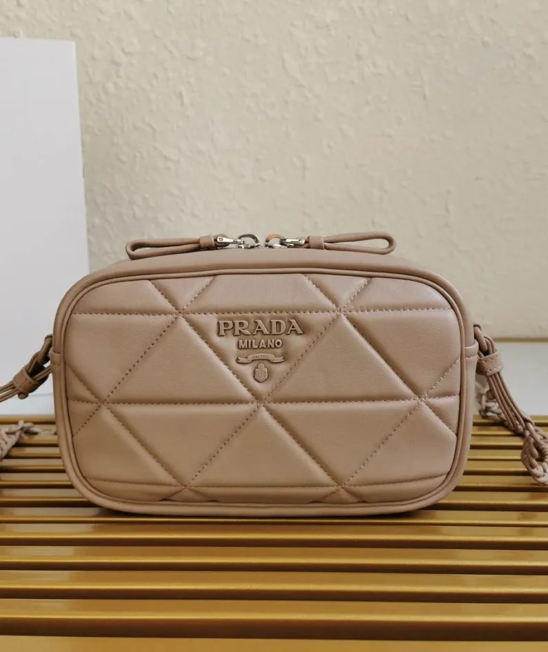 Prada shoulder bag Size: 13.5x21cm 1BH141