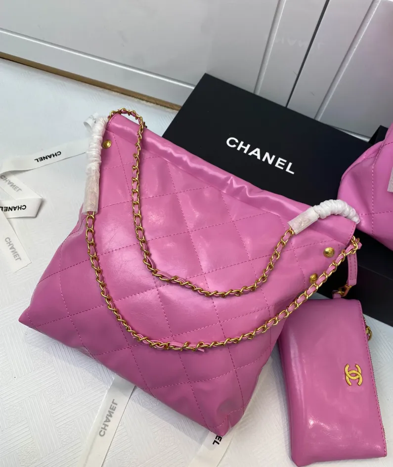 Chanel Underarm Bag Model: 8828 Size: 30*27*7 40*33*8