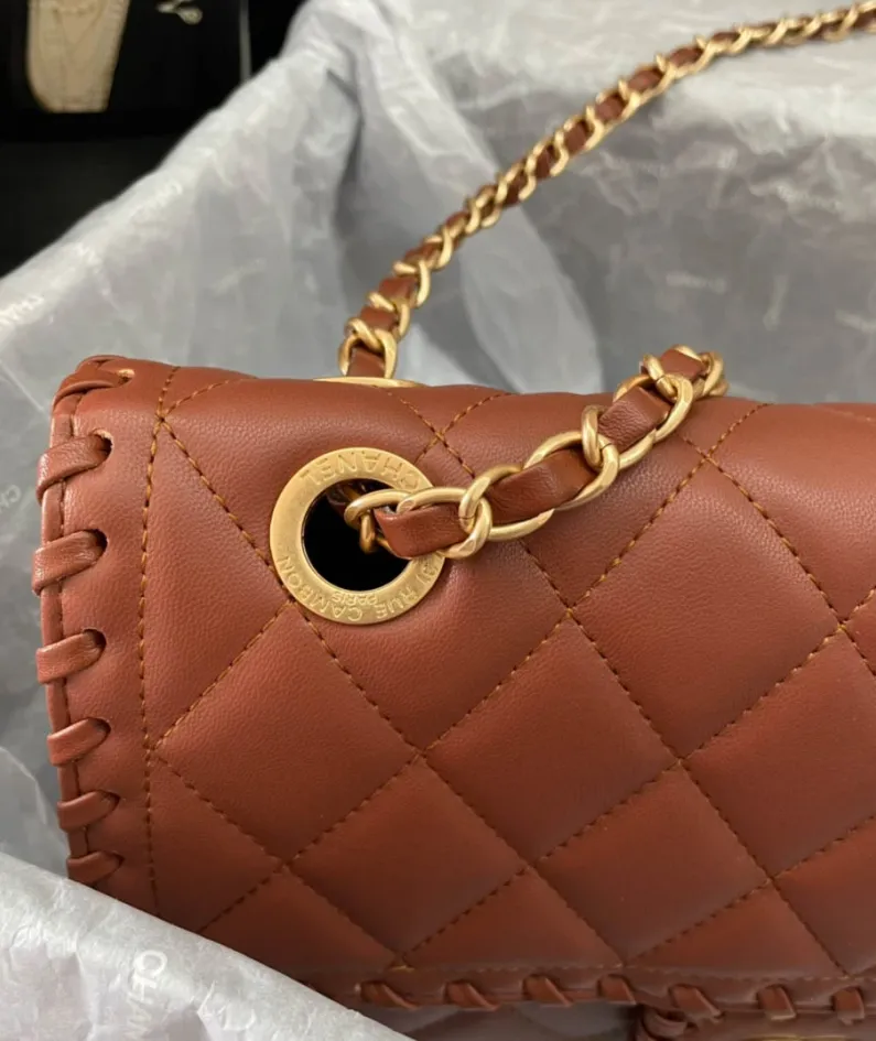 Lambskin Lock Bag Size: 26X17X6cm Style Number: AS2163