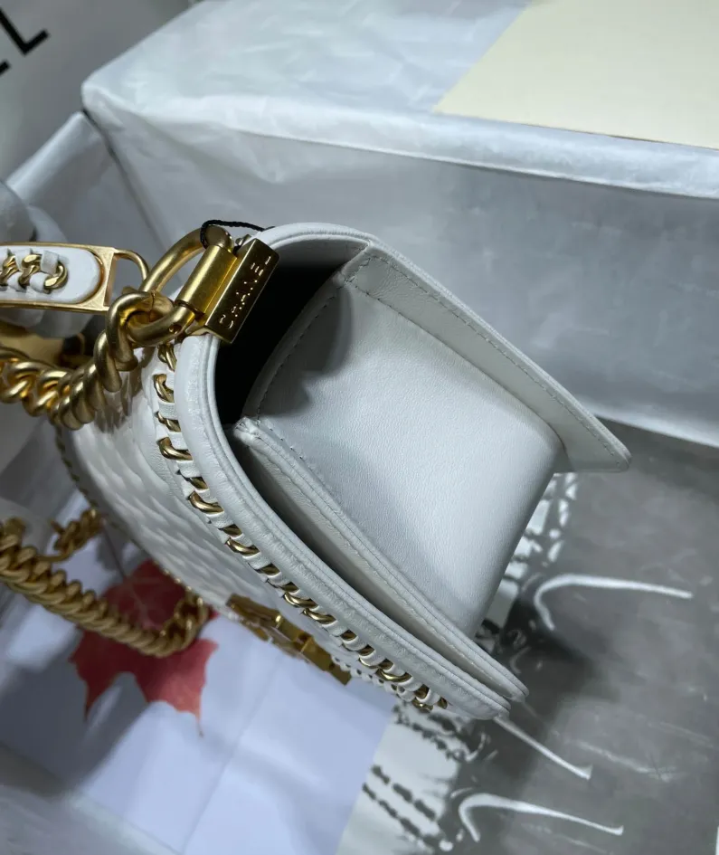 CHANEL Size: 20