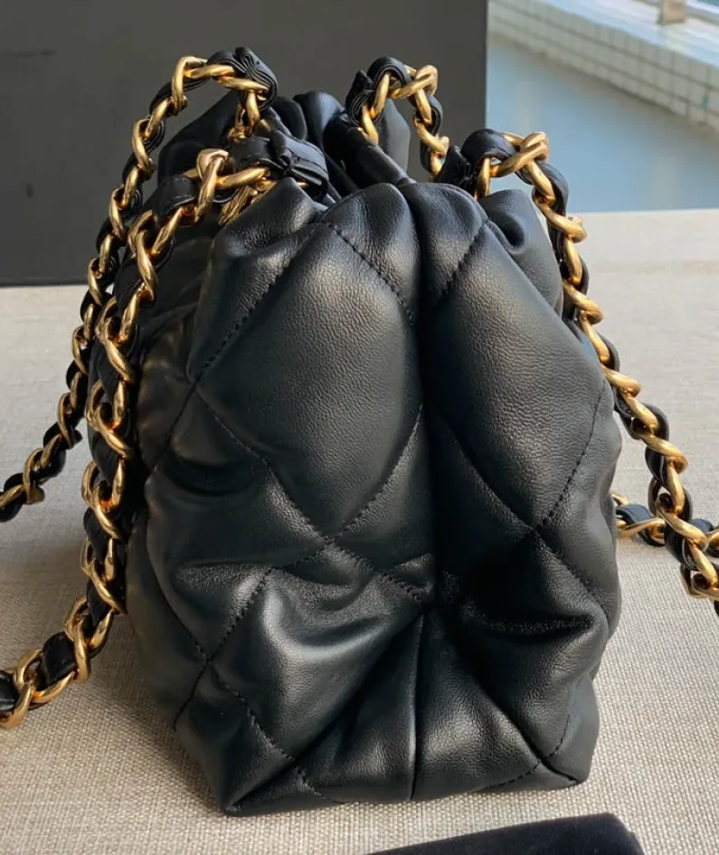 CHANEL shoulder bag Model: AS3502 Size: 24X29X10Cm